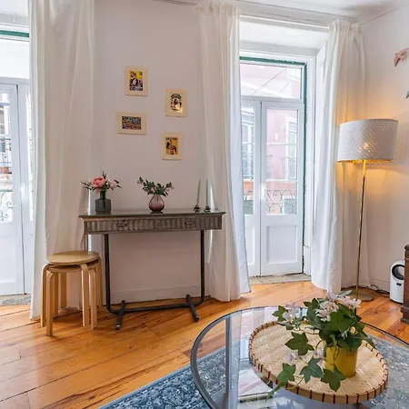 Classy And Charming By Lovelystay Lisboa